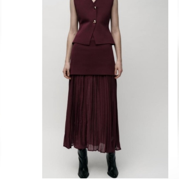 Elegant Burgundy Zara Pleated Skirt - Picture 4 of 6